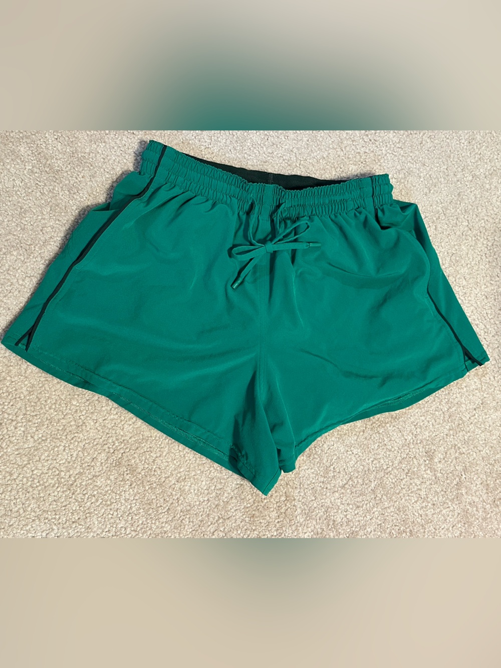 Lululemon size 4 lined green shorts